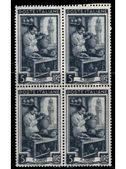 ITALIA 1950 Italia al lavoro L.5 in quartina MNH**