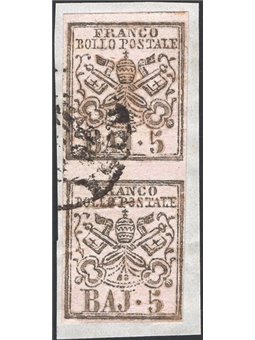 Stato Pontificio 1852 Stemma 5 b. rosa chiaro in coppia verticale con interspazio di gruppo stampa con inchiostro grigio Cert. E