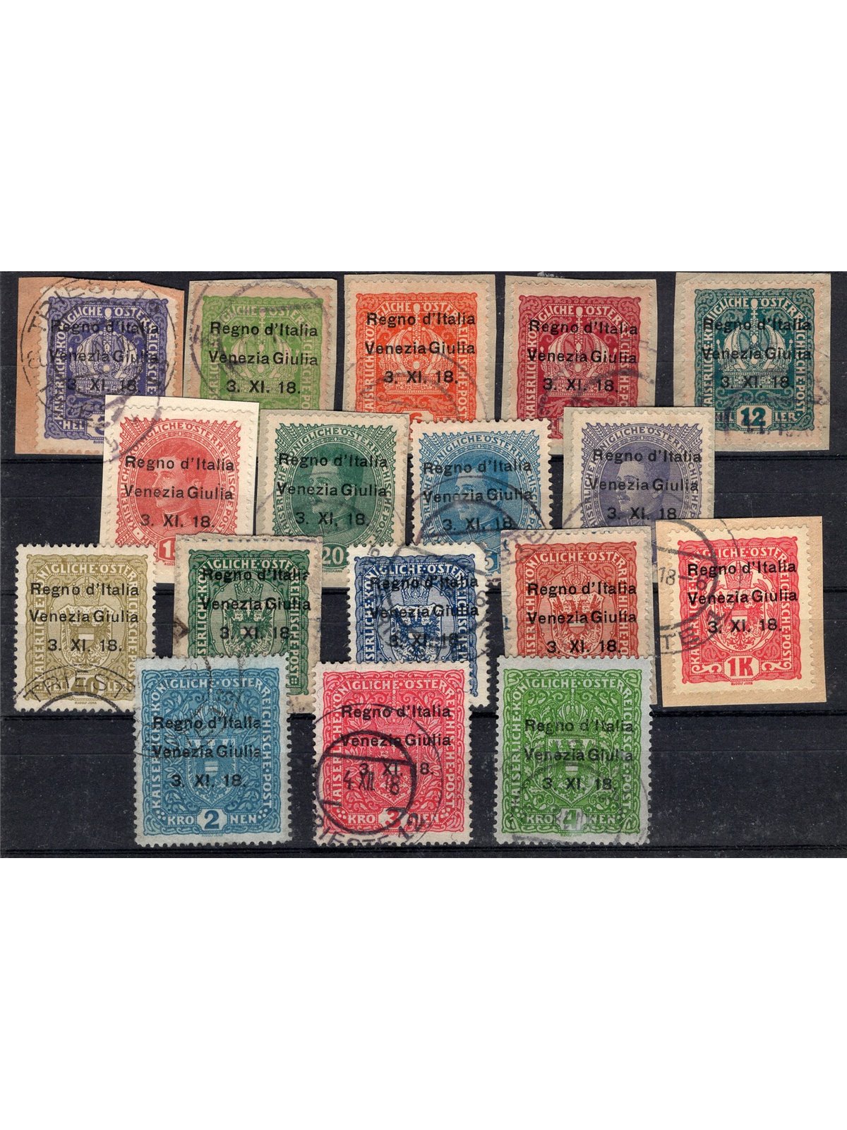 Venezia Giulia 1918 Soprast. con annullo originale molti su frammento serie n° 1/17. Varie firme Cert. Biondi Cat. € 5.000 (U)
