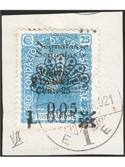 Fiume 1921 Segnatasse Fondazione 5 c. su 25 c. celeste latteo con doppia soprast. su frammento con annullo completo n° 27aai Cer
