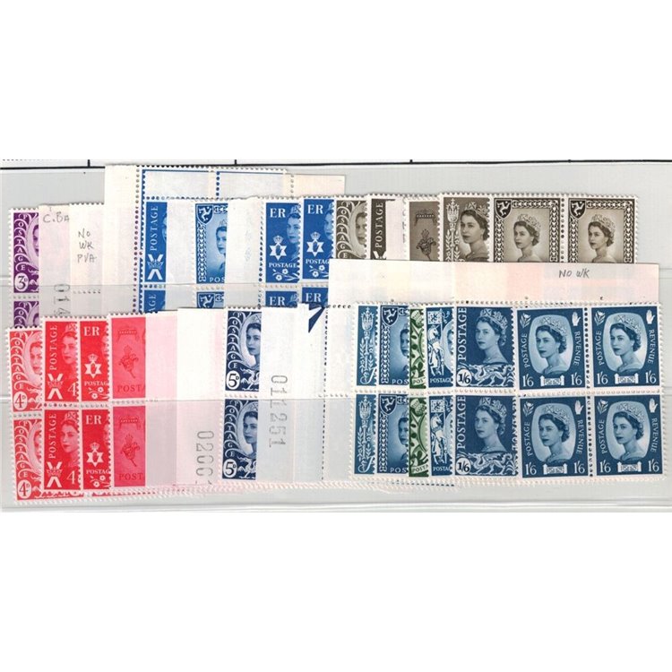 GRAN BRETAGNA 1967-70 Elisabetta II e simboli regionali 32v in quartina MNH**