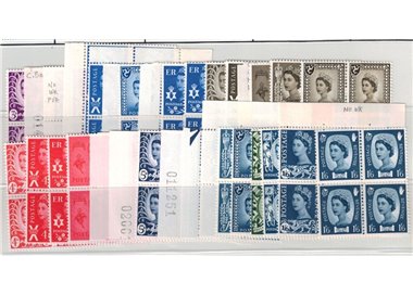 GRAN BRETAGNA 1967-70 Elisabetta II e simboli regionali 32v in quartina MNH**