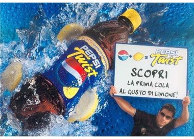 FREECARDS POSTCARD No. 025 PEPSI TWIST