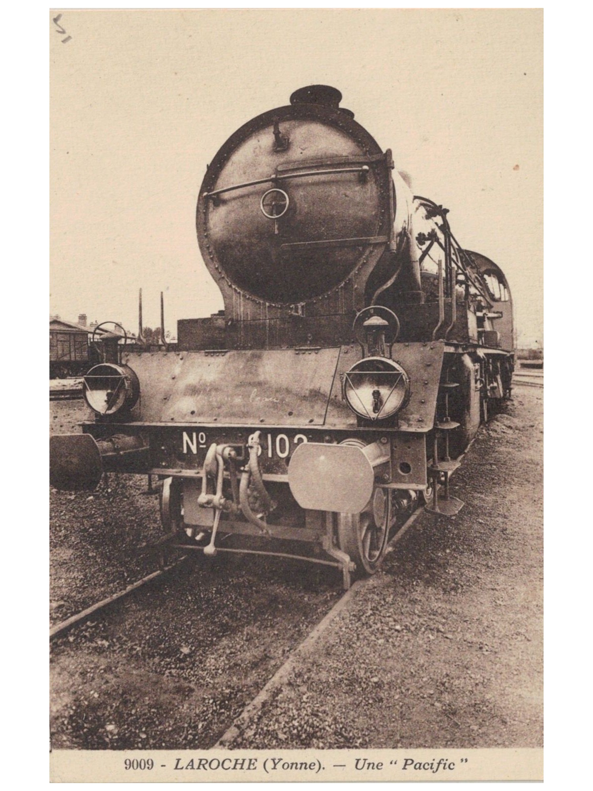 CARTOLINA Francia (Laroche), Locomotiva Une Pacific
