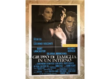 FAMILY GROUP IN AN INTERIOR Original movie poster 2F