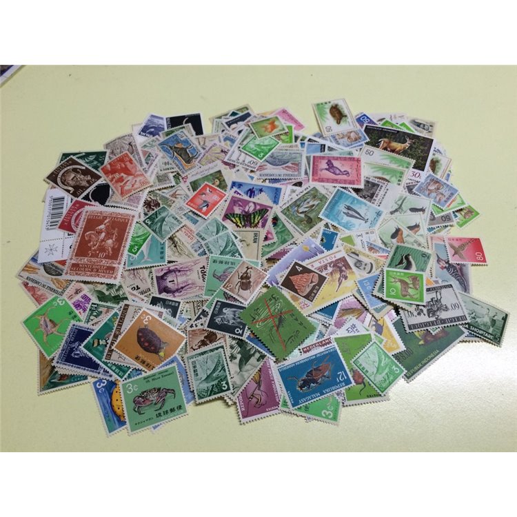 Lot of 500 world stamps on fauna, animals, fish MNH**