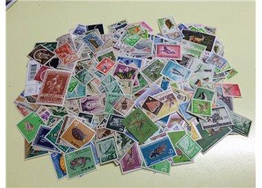 Lot of 500 world stamps on fauna, animals, fish MNH**