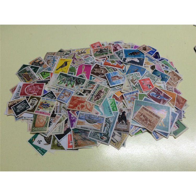 Lotto di 500 francobolli mondiali tematica fauna, animali, pesci MNH**