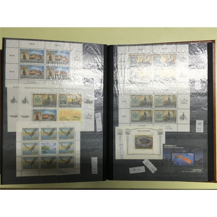 AUSTRIA 1870-2007 Lotto di migliaia di francobolli MNH**