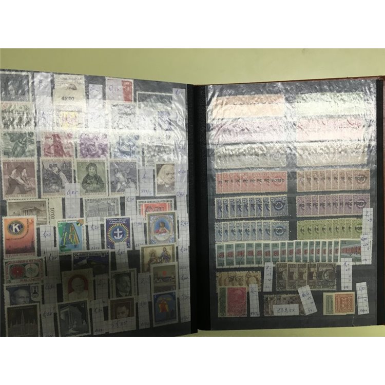 AUSTRIA 1870-2007 Lotto di migliaia di francobolli MNH**