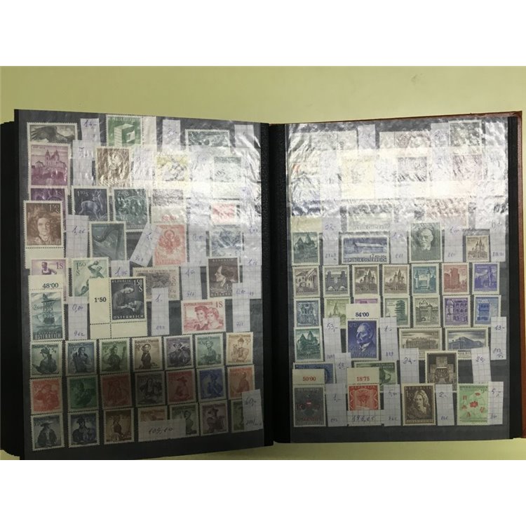 AUSTRIA 1870-2007 Lotto di migliaia di francobolli MNH**