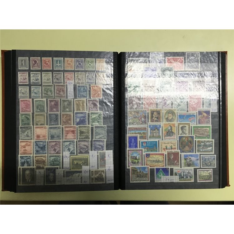 AUSTRIA 1870-2007 Lotto di migliaia di francobolli MNH**