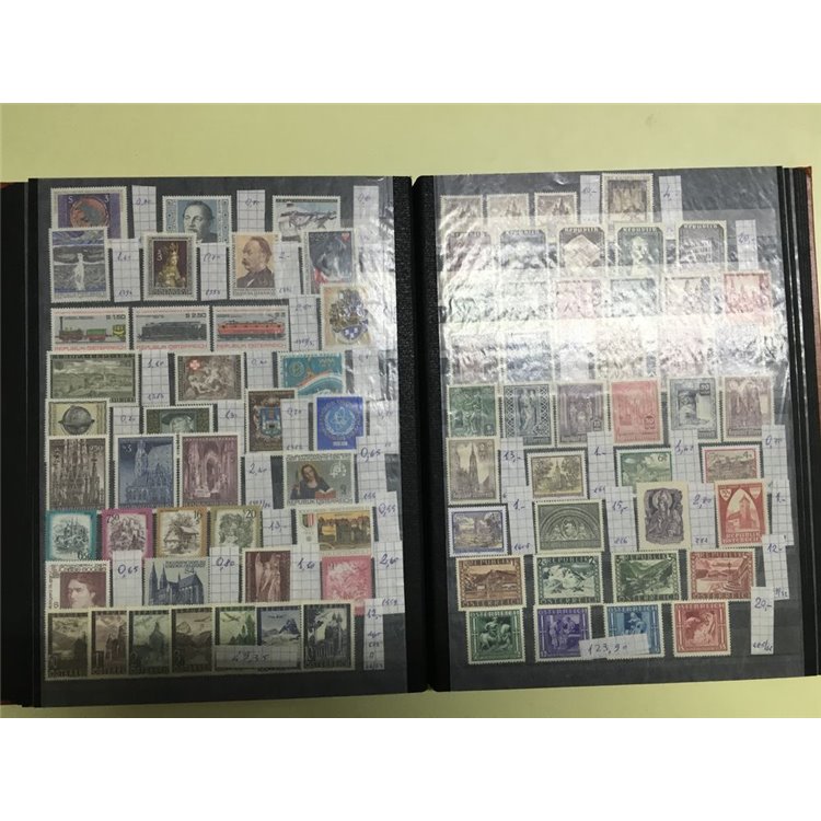 AUSTRIA 1870-2007 Lotto di migliaia di francobolli MNH**