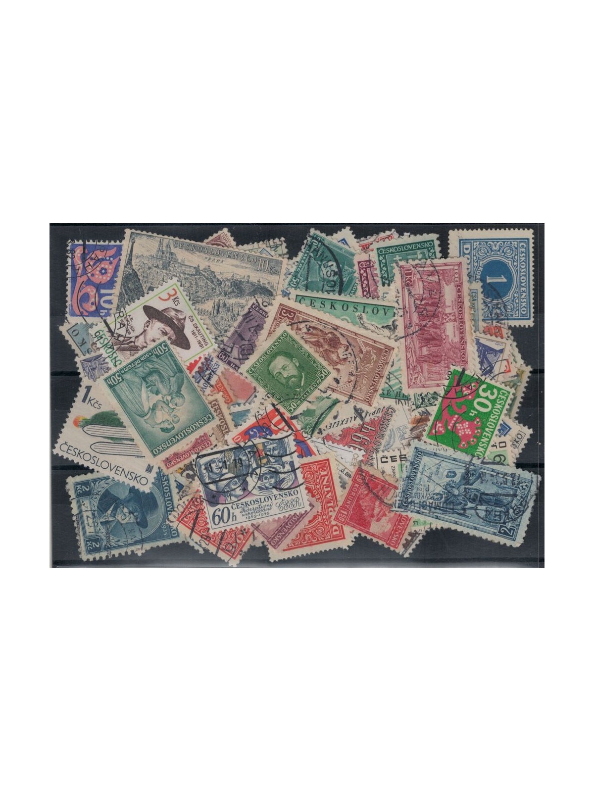 CZECHOSLOVAKIA Lot of 100 used stamps all different in complete sets (2)