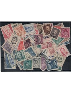CZECHOSLOVAKIA Lot of 100 used stamps all different in complete sets (5)