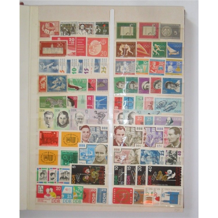 GERMANIA DDR 1960/80 Classificatore con francobolli MNH**