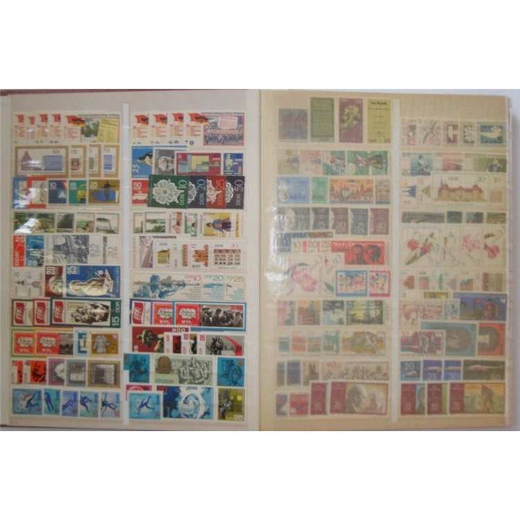 GERMANIA DDR 1960/80 Classificatore con francobolli MNH**