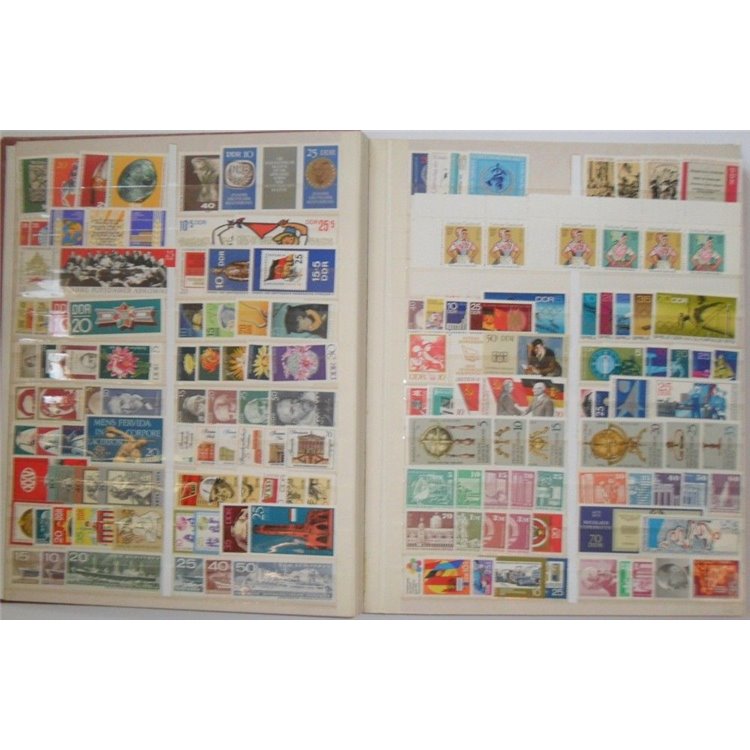 GERMANIA DDR 1960/80 Classificatore con francobolli MNH**