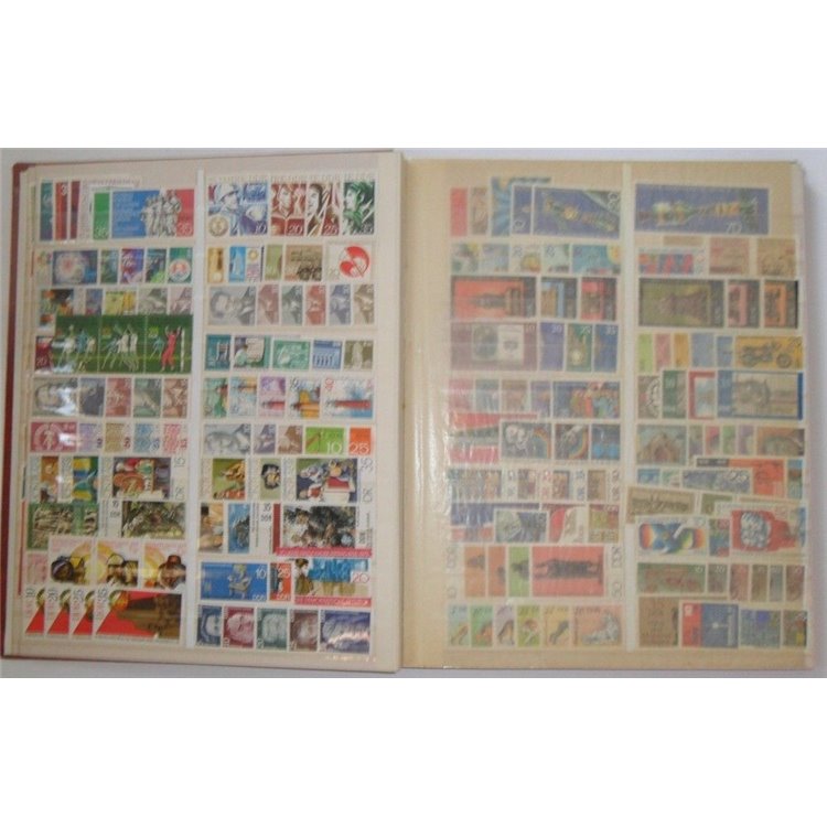 GERMANIA DDR 1960/80 Classificatore con francobolli MNH**