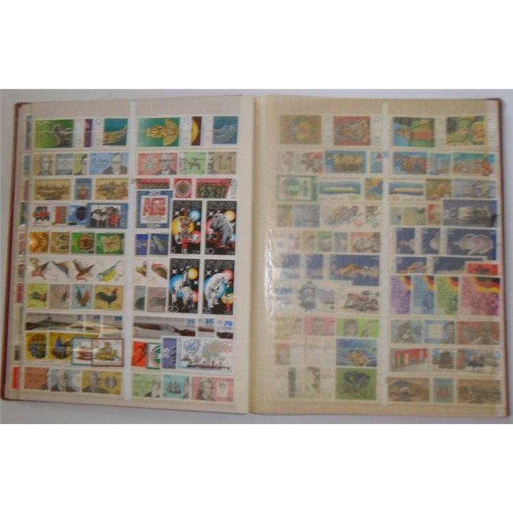 GERMANIA DDR 1960/80 Classificatore con francobolli MNH**