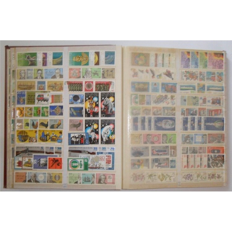 GERMANIA DDR/REICH/SAAR/BADEN Classificatore con francobolli